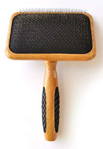 BASS Slicker Brush Wood Handle Large